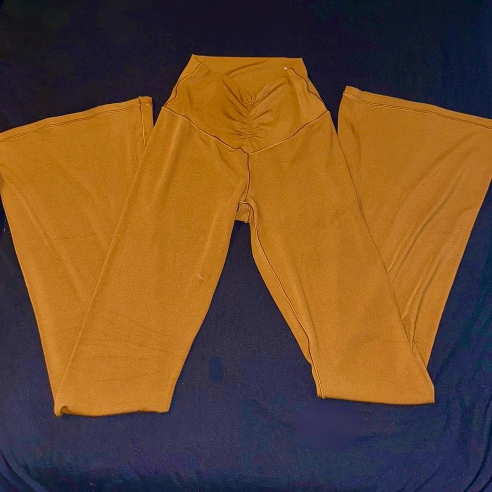 offline by aerie flared brown leggings with ruched detaling size
